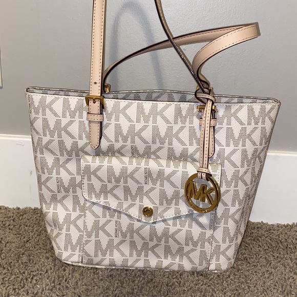 Michael Kors tote purse, MK design - Picture 3 of 9